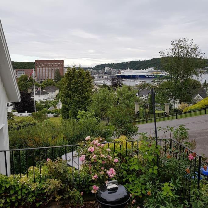 Lys Og Lettstelt Leilighet Med Utsikt Over Byen Lejlighed Sandefjord Eksteriør billede