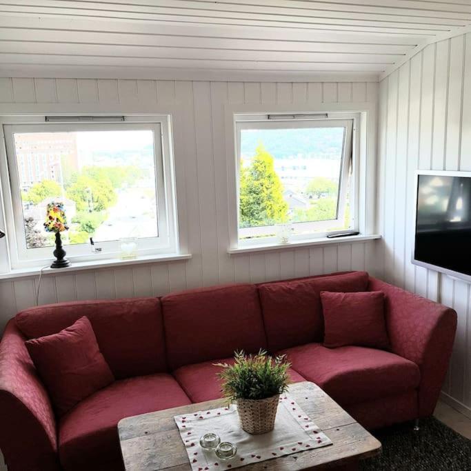 Lys Og Lettstelt Leilighet Med Utsikt Over Byen Lejlighed Sandefjord Eksteriør billede